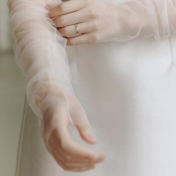 Bridal Soft Tulle Finger-less Gloves - Picture 3 of 3